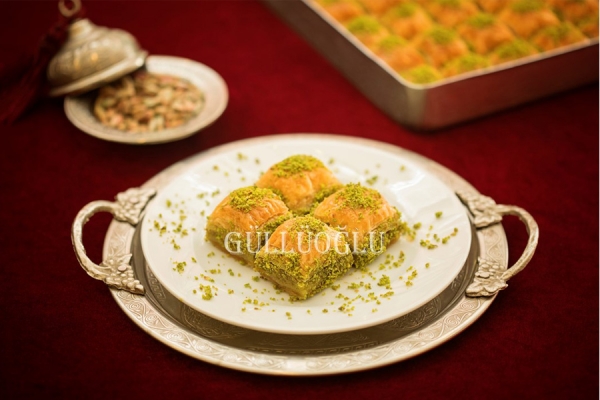 Fıstıklı Özel Kare Baklava